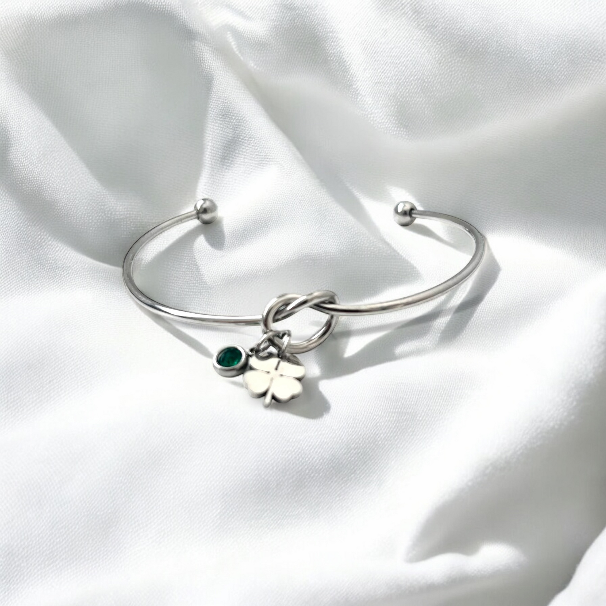 Lucky Knot Emerald Bracelet